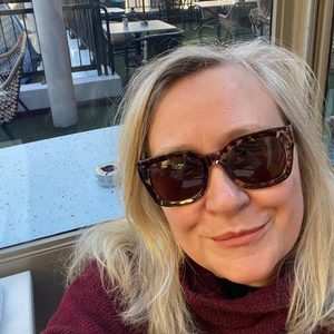 Amanda is smiling at the camera. She is wearing sunglasses.